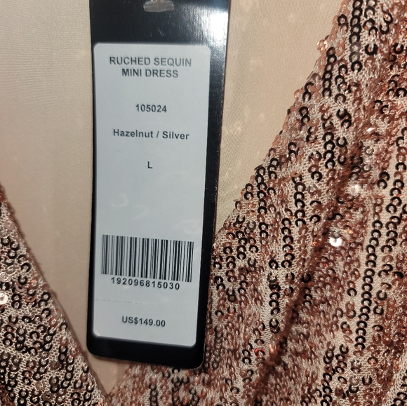 Dress - Picture 6 of 7